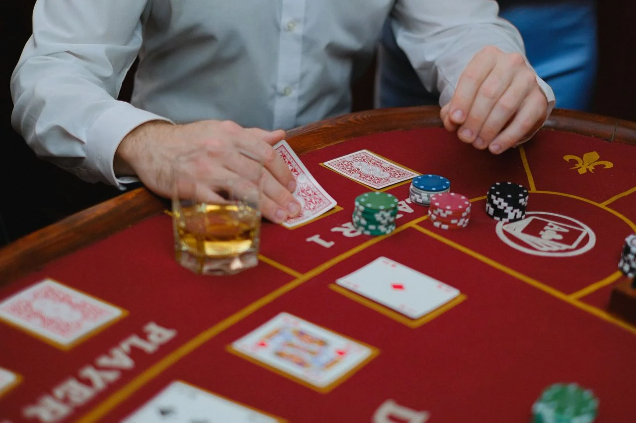 vnd188: Nên chọn game bài truyền thống hay hiện đại?